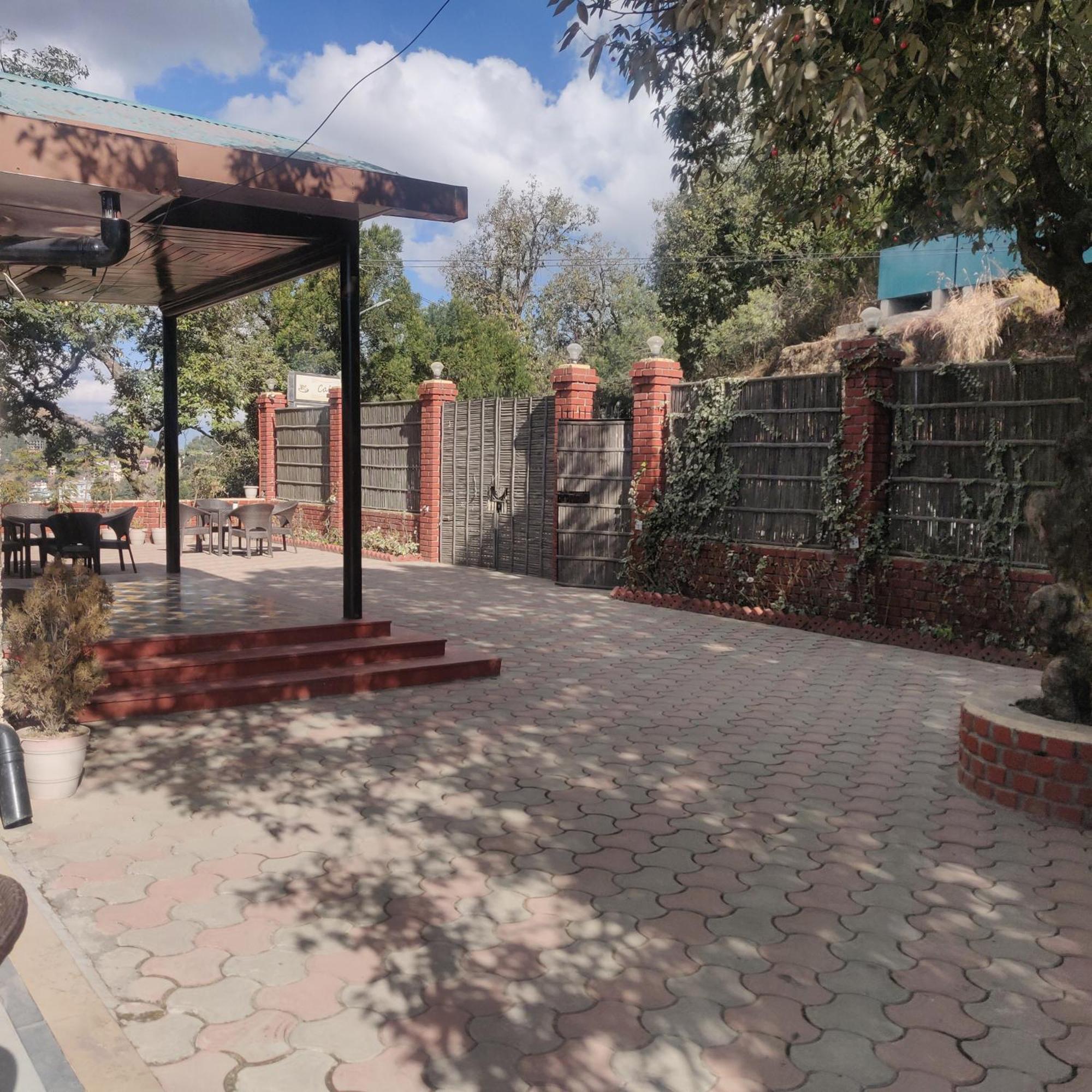 The Oaktree House Hotel Shimla Ngoại thất bức ảnh