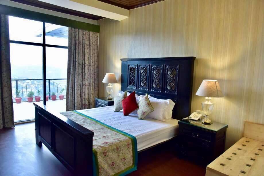 The Oaktree House Hotel Shimla Ngoại thất bức ảnh